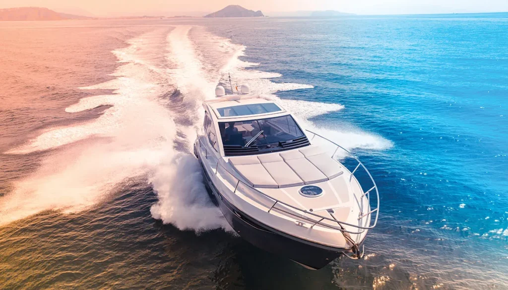 immagine di imbarcazione che promuove il wrapping nautico